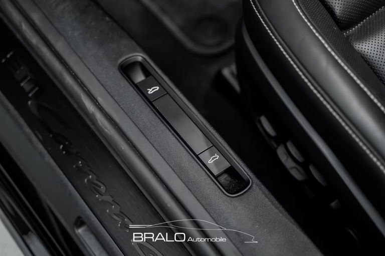 Porsche 992 Carrera GTS