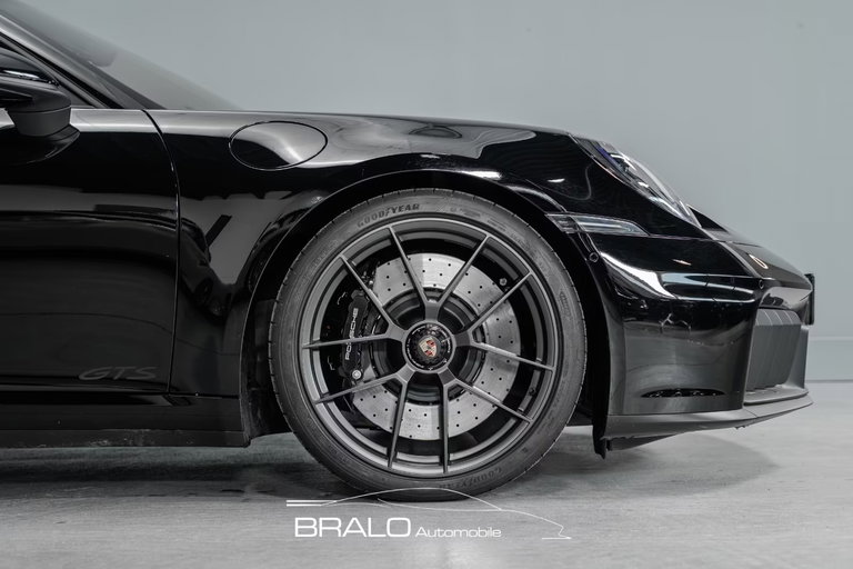 Porsche 992.2 Carrera 4 GTS