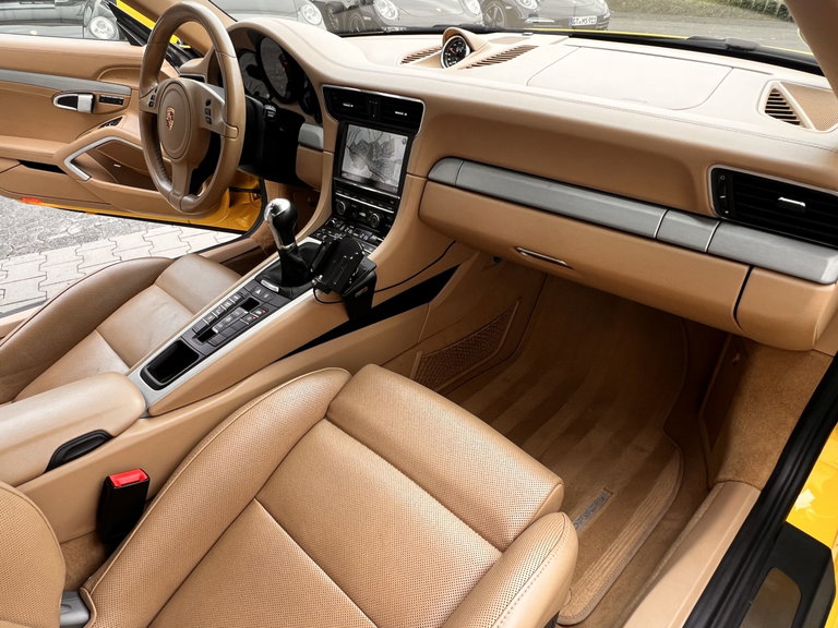 Porsche 991 Carrera GTS