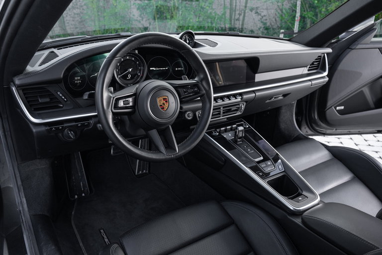 Porsche 992 Carrera 4