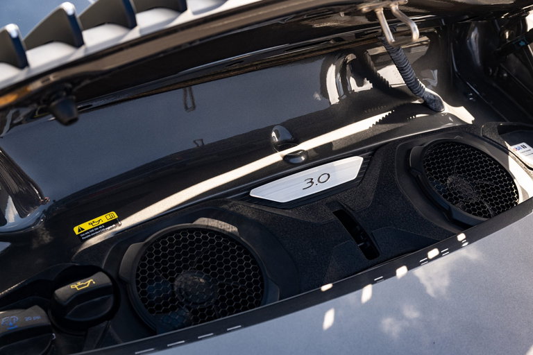 Porsche 992 Carrera 4