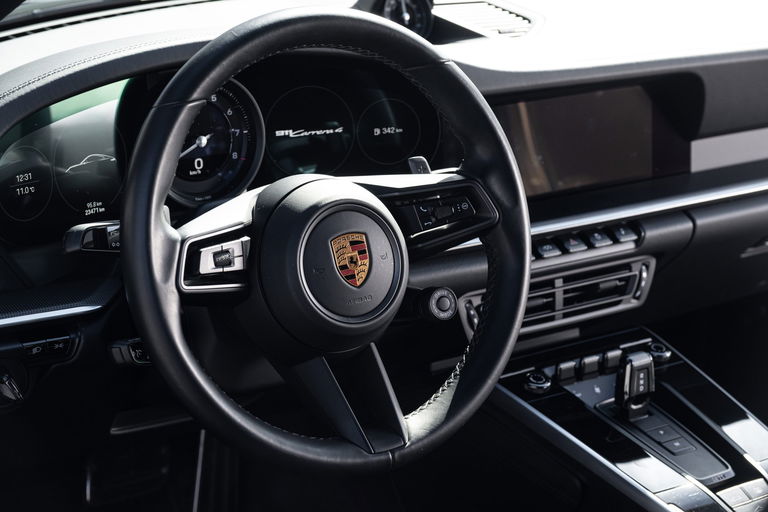 Porsche 992 Carrera 4