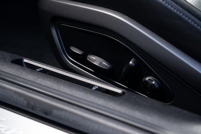 Porsche 992 Carrera 4