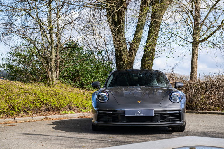 Porsche 992 Carrera 4