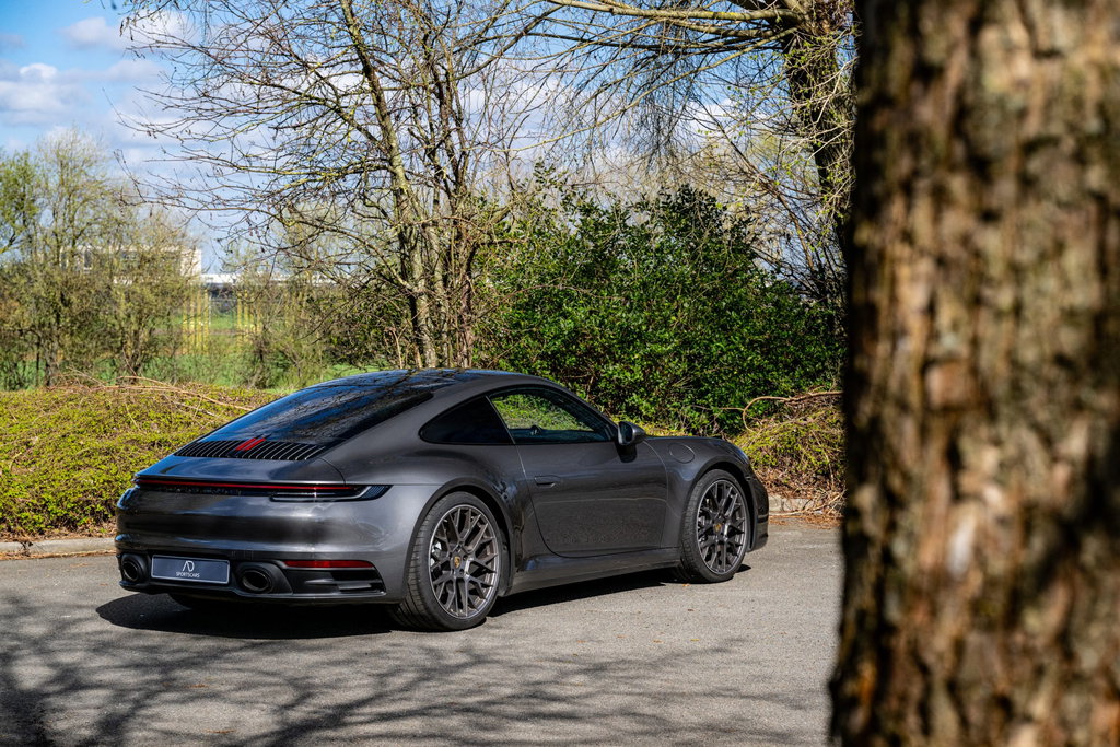 Porsche 992 Carrera 4