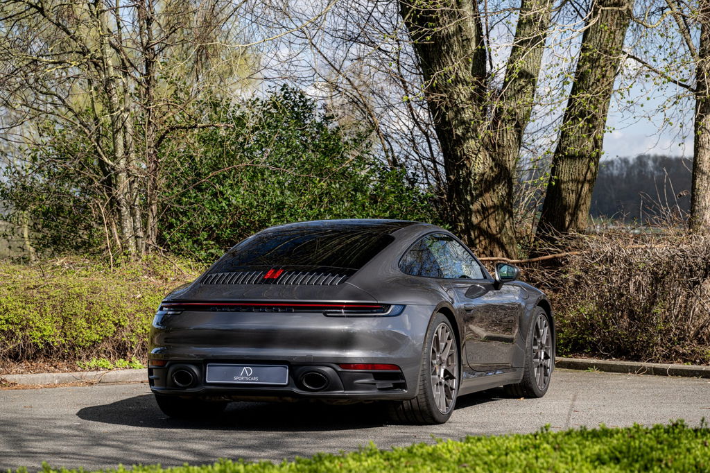 Porsche 992 Carrera 4