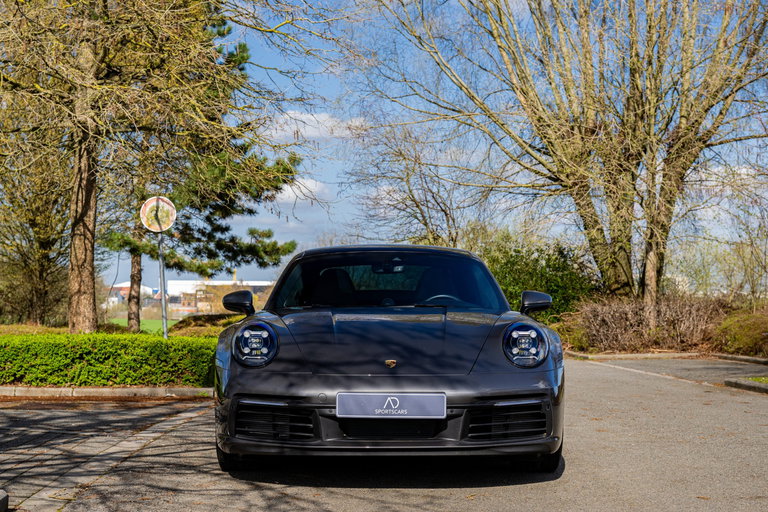 Porsche 992 Carrera 4