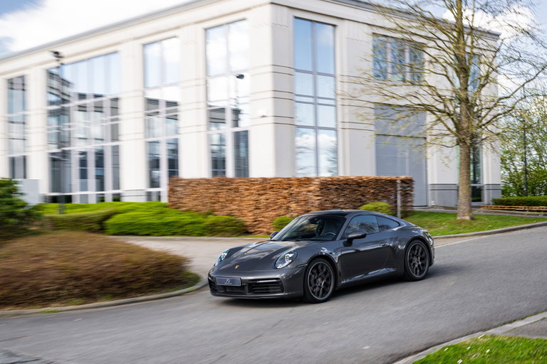 Porsche 992 Carrera 4