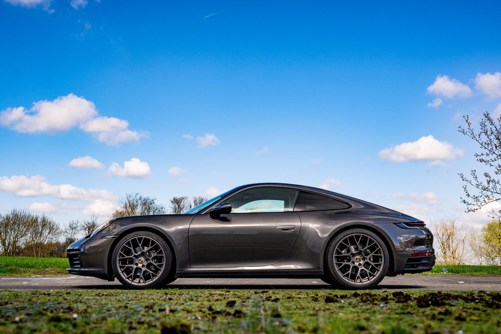 Porsche 992 Carrera 4