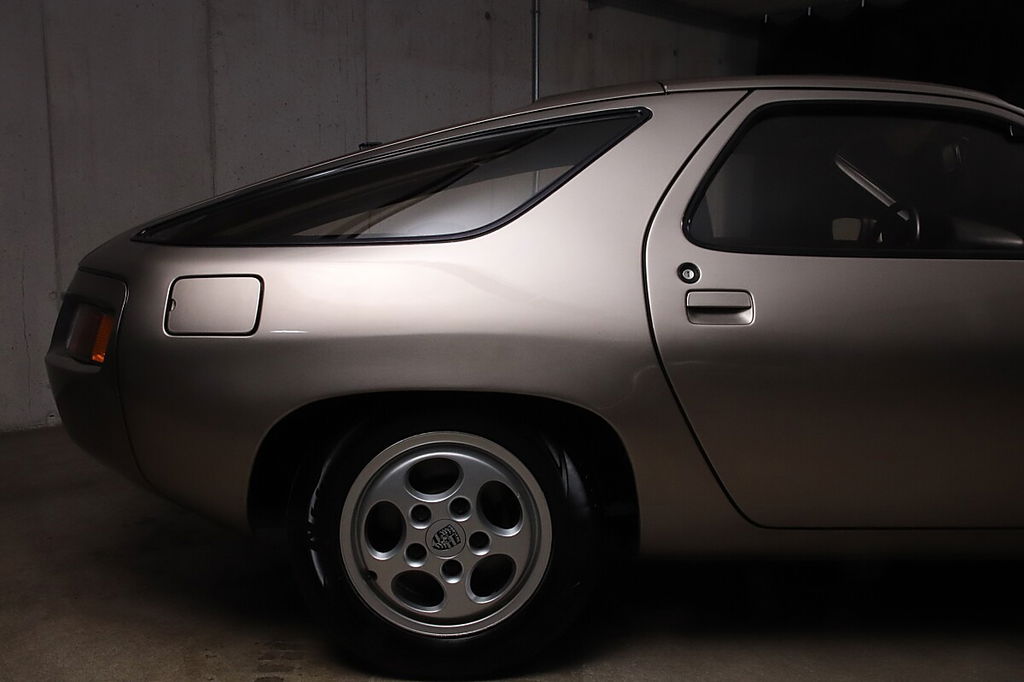 Porsche 928
