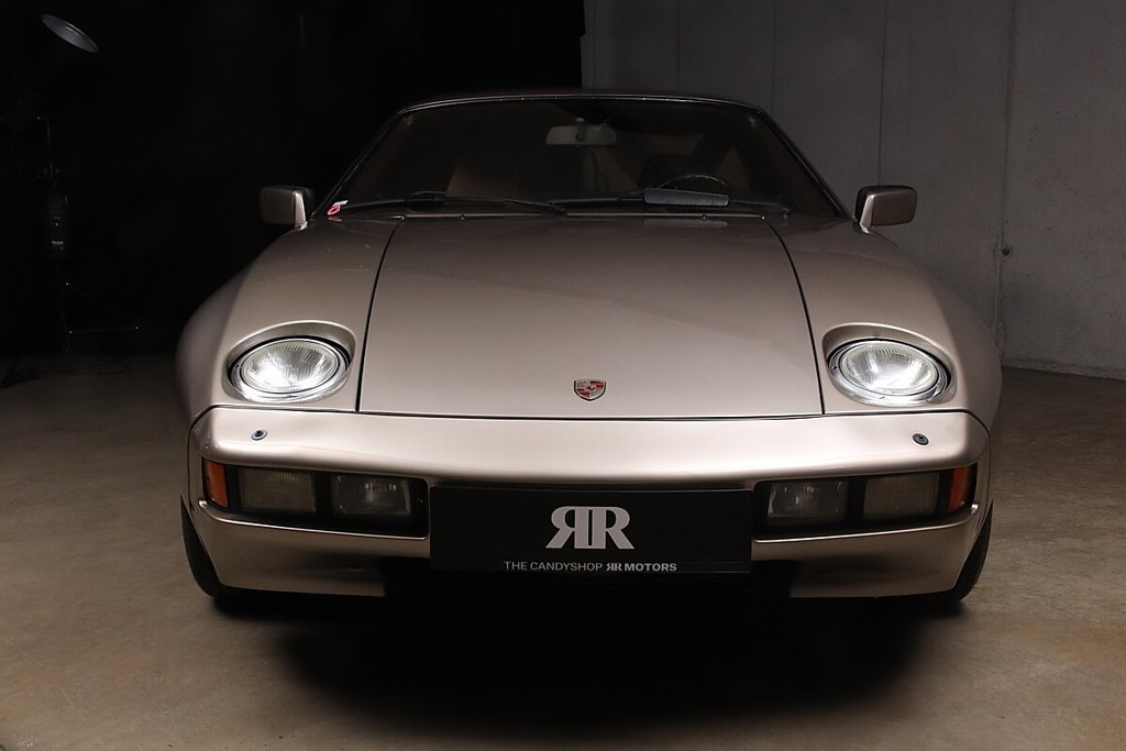 Porsche 928