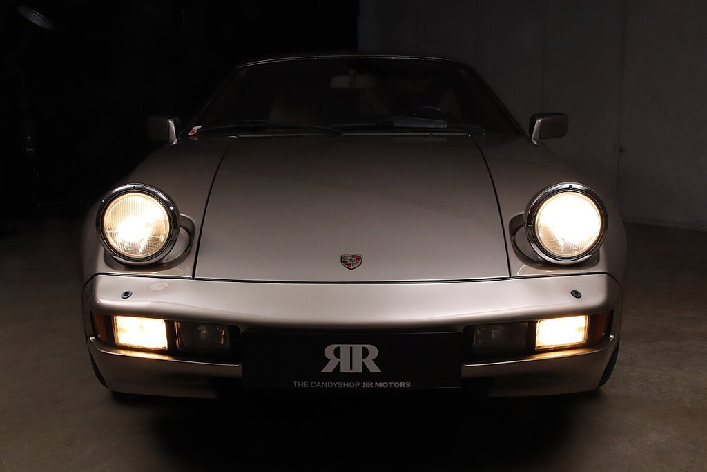 Porsche 928