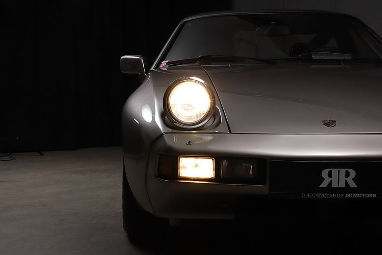 Porsche 928