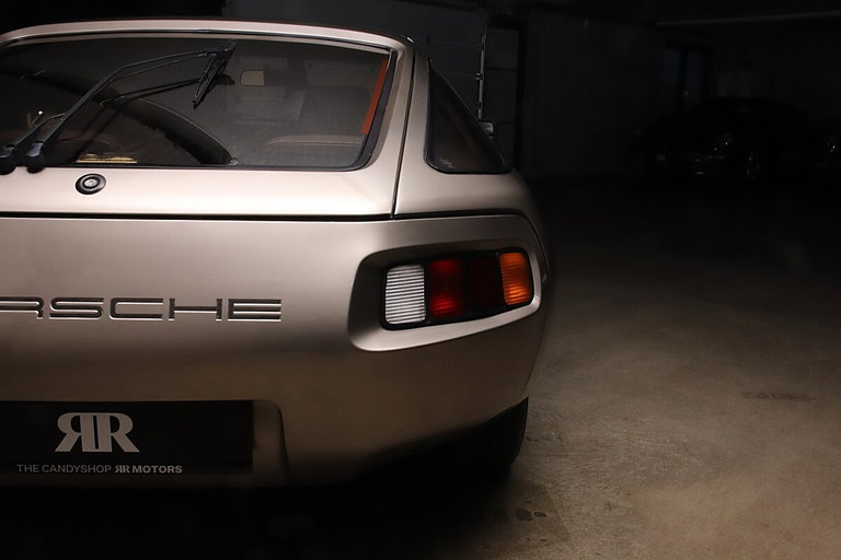 Porsche 928