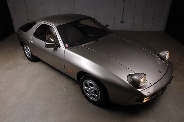 Porsche 928