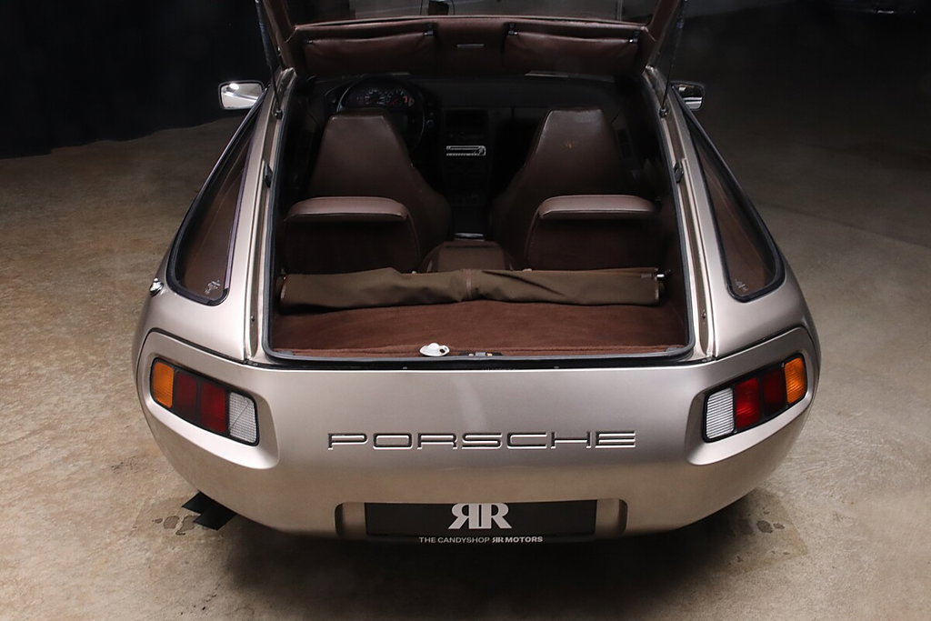 Porsche 928