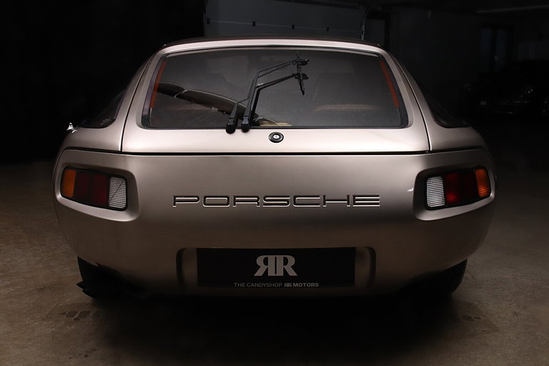 Porsche 928