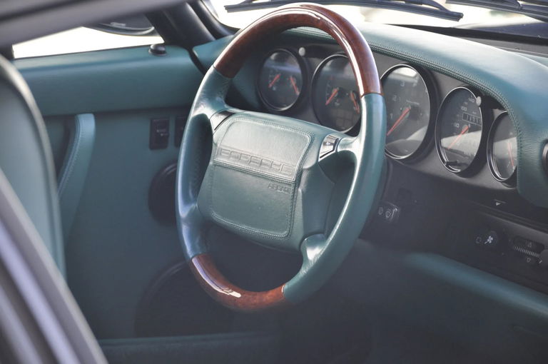 Porsche 964 Carrera 4