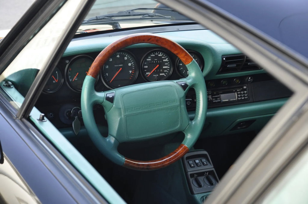 Porsche 964 Carrera 4