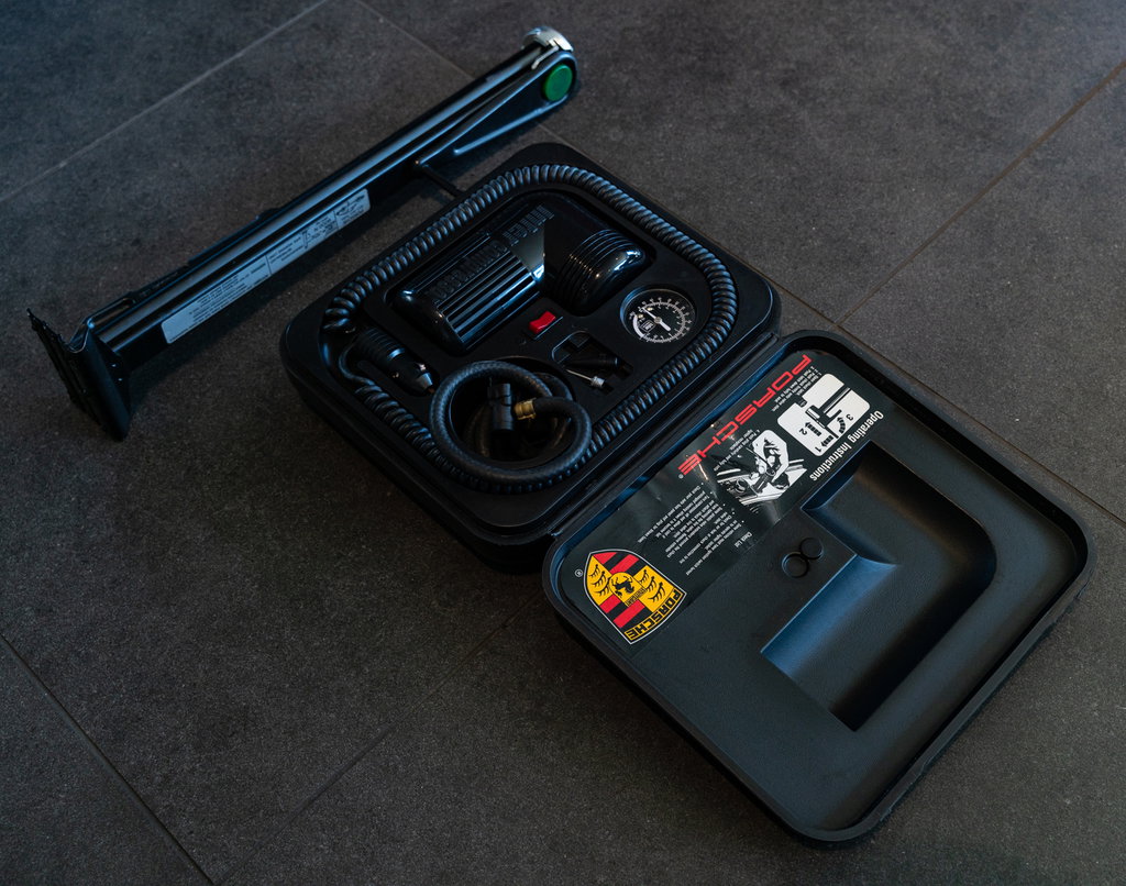 Porsche 911 Carrera 3.2 Speedster (US)