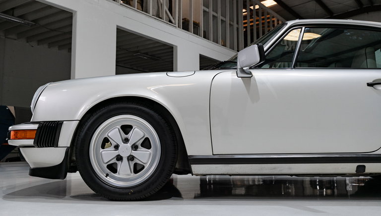 Porsche 911 Carrera 3.2 “25 Jahre 911”