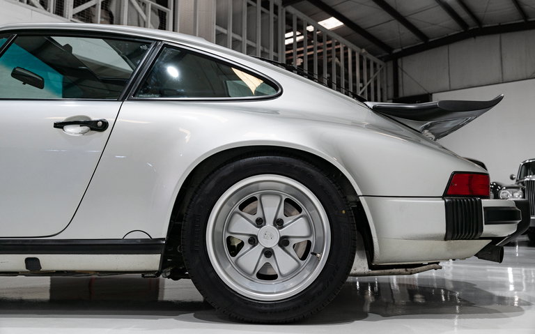 Porsche 911 Carrera 3.2 “25 Jahre 911”