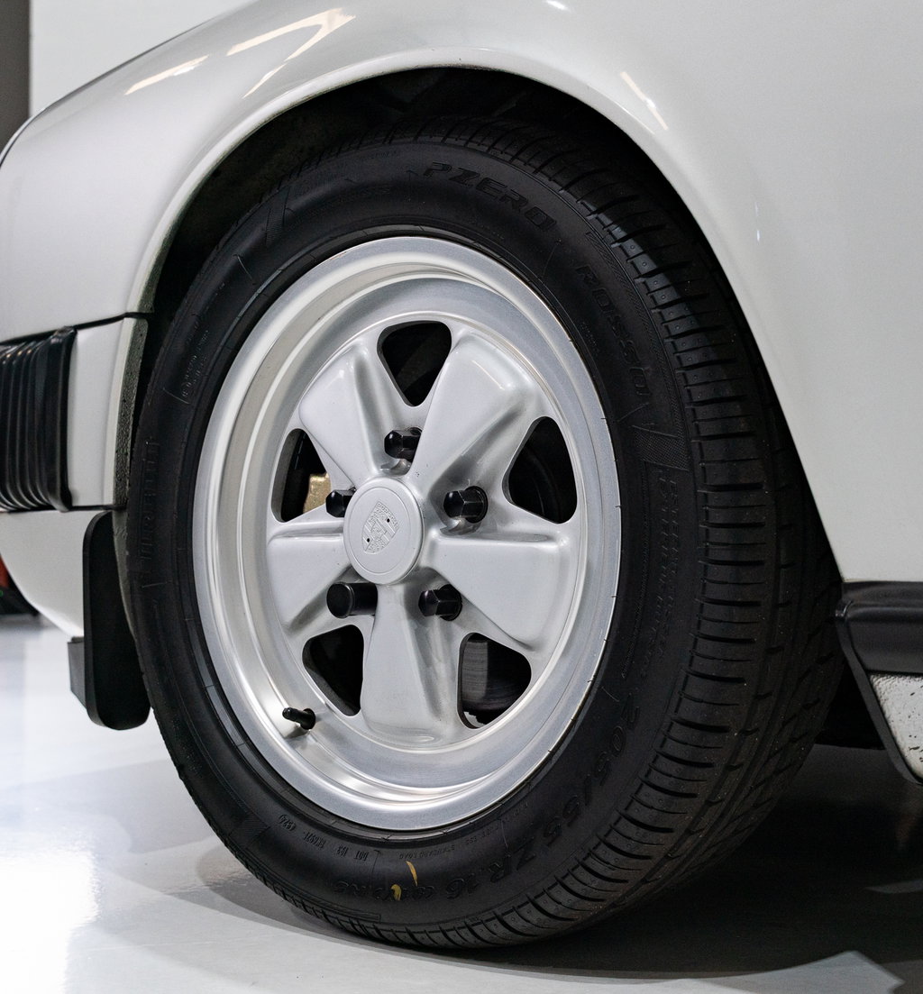 Porsche 911 Carrera 3.2 “25 Jahre 911”