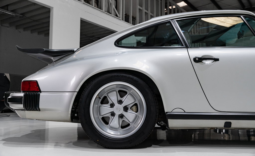 Porsche 911 Carrera 3.2 “25 Jahre 911”
