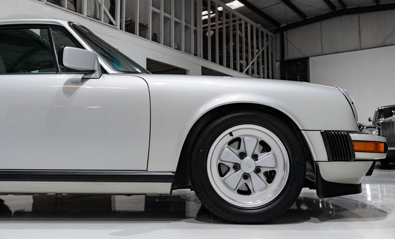 Porsche 911 Carrera 3.2 “25 Jahre 911”
