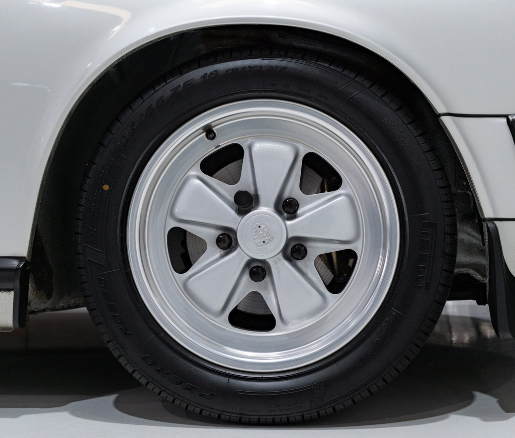 Porsche 911 Carrera 3.2 “25 Jahre 911”