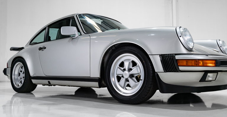 Porsche 911 Carrera 3.2 “25 Jahre 911”