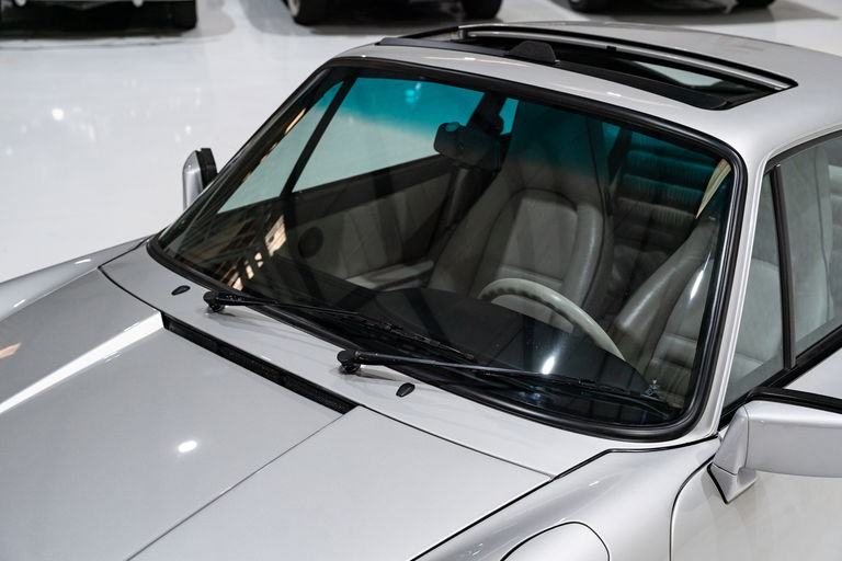 Porsche 911 Carrera 3.2 “25 Jahre 911”