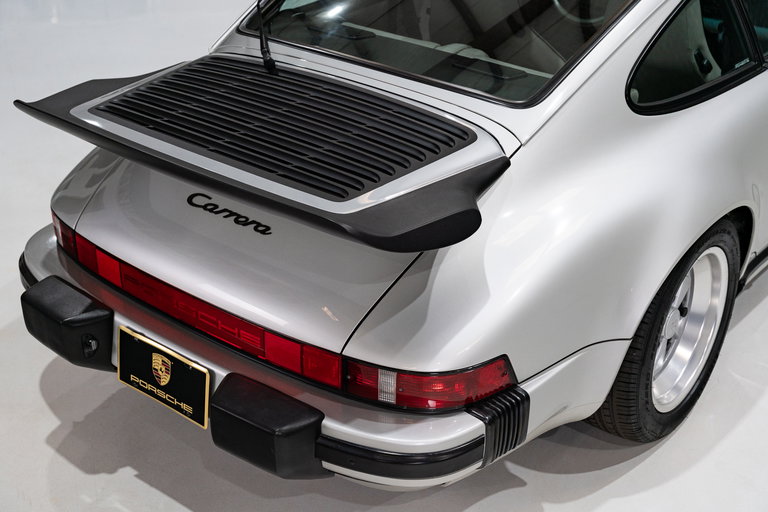 Porsche 911 Carrera 3.2 “25 Jahre 911”