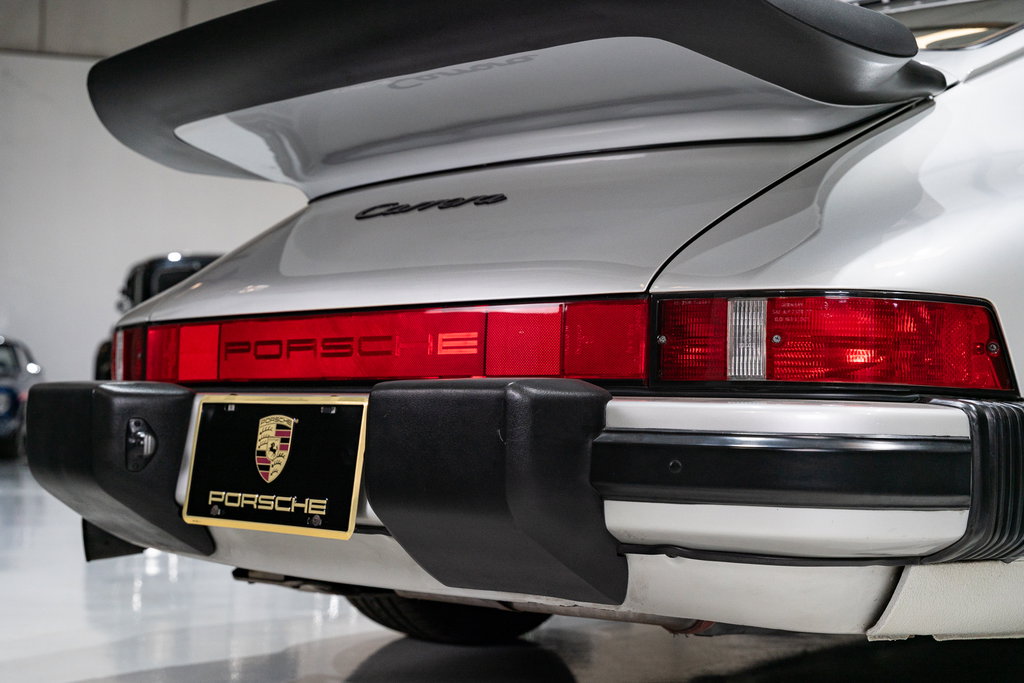 Porsche 911 Carrera 3.2 “25 Jahre 911”