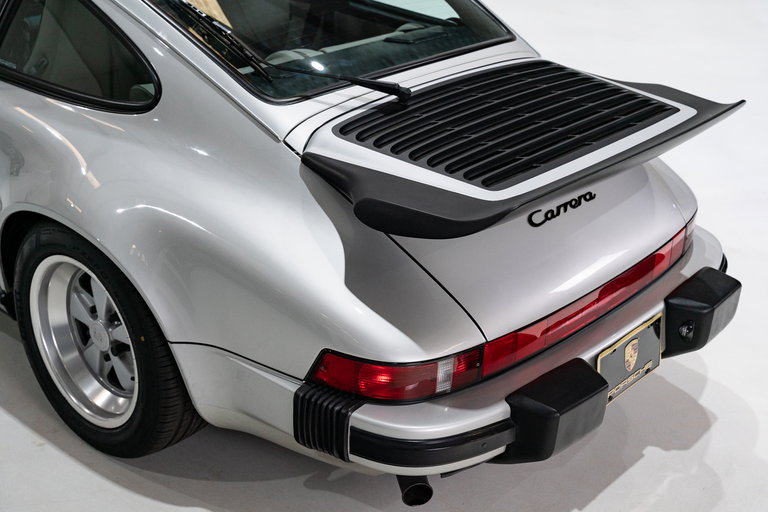 Porsche 911 Carrera 3.2 “25 Jahre 911”