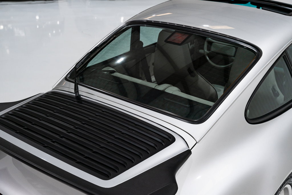 Porsche 911 Carrera 3.2 “25 Jahre 911”