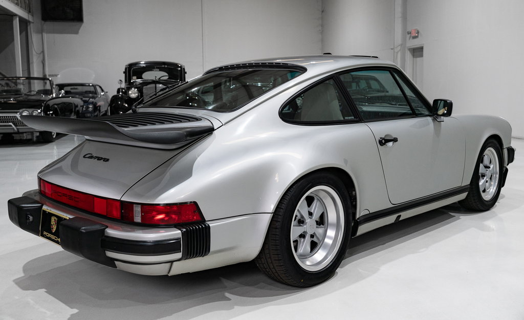 Porsche 911 Carrera 3.2 “25 Jahre 911”