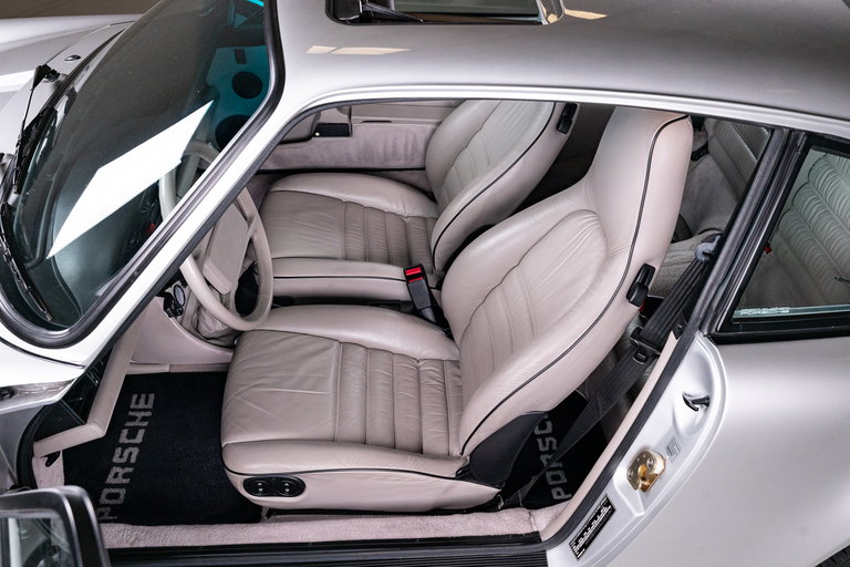 Porsche 911 Carrera 3.2 “25 Jahre 911”