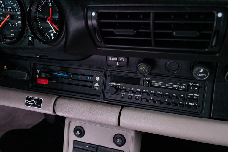 Porsche 911 Carrera 3.2 “25 Jahre 911”