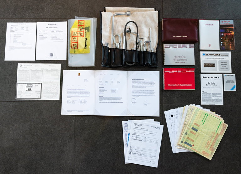 Porsche 911 Carrera 3.2 “25 Jahre 911”