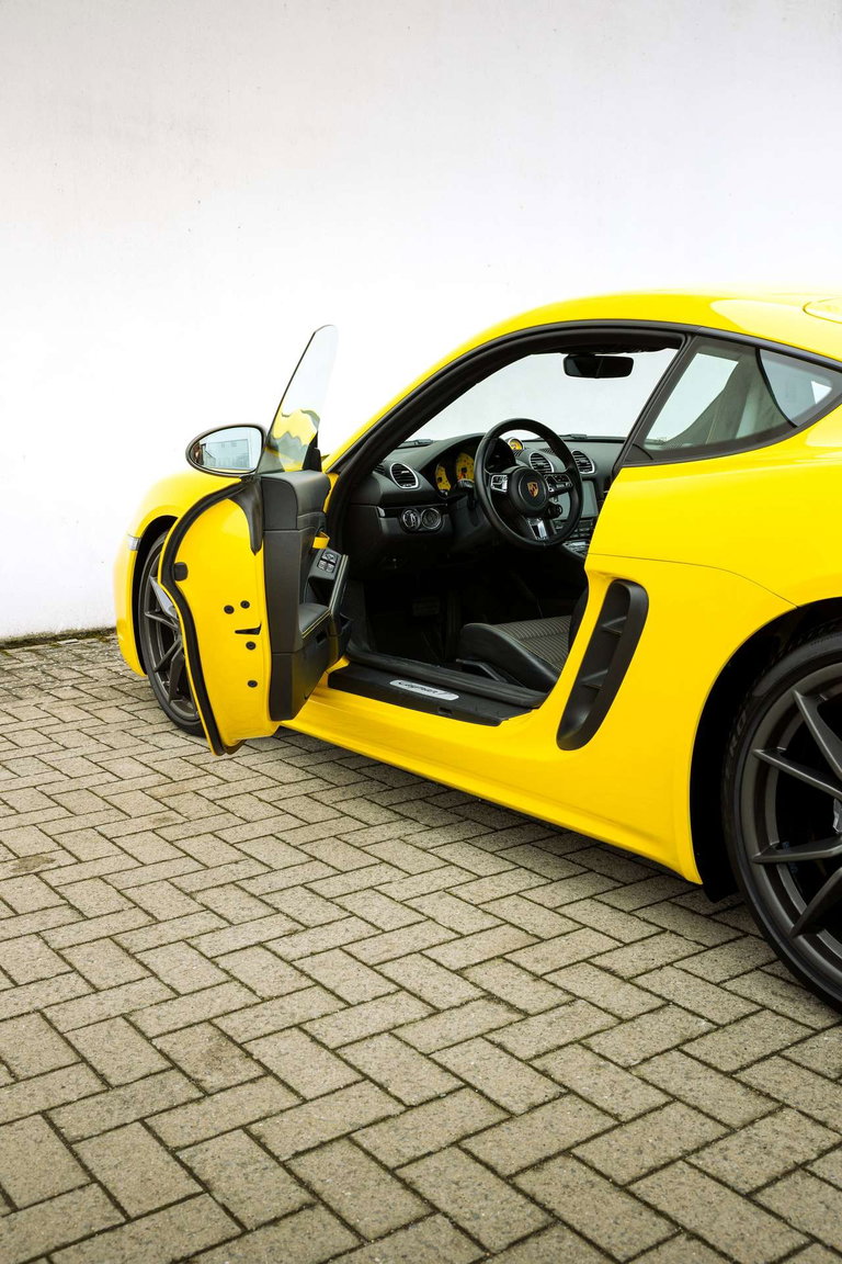 Porsche 718 Cayman T