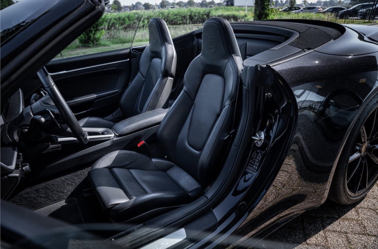 Porsche 992 Carrera 4S