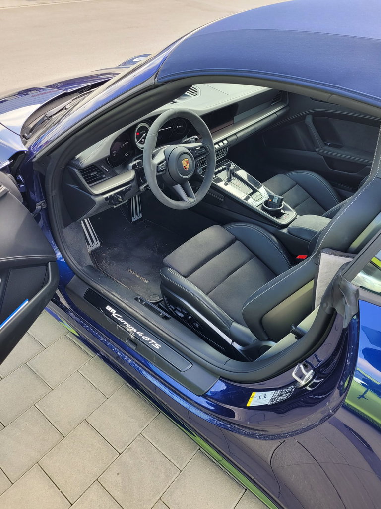 Porsche 992 Carrera 4 GTS
