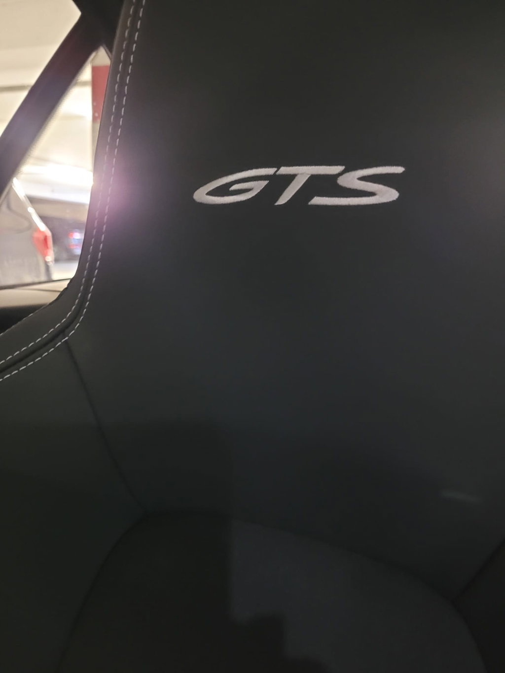 Porsche 992 Carrera 4 GTS