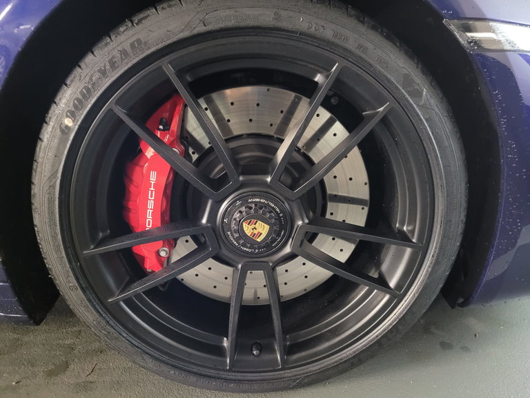 Porsche 992 Carrera 4 GTS