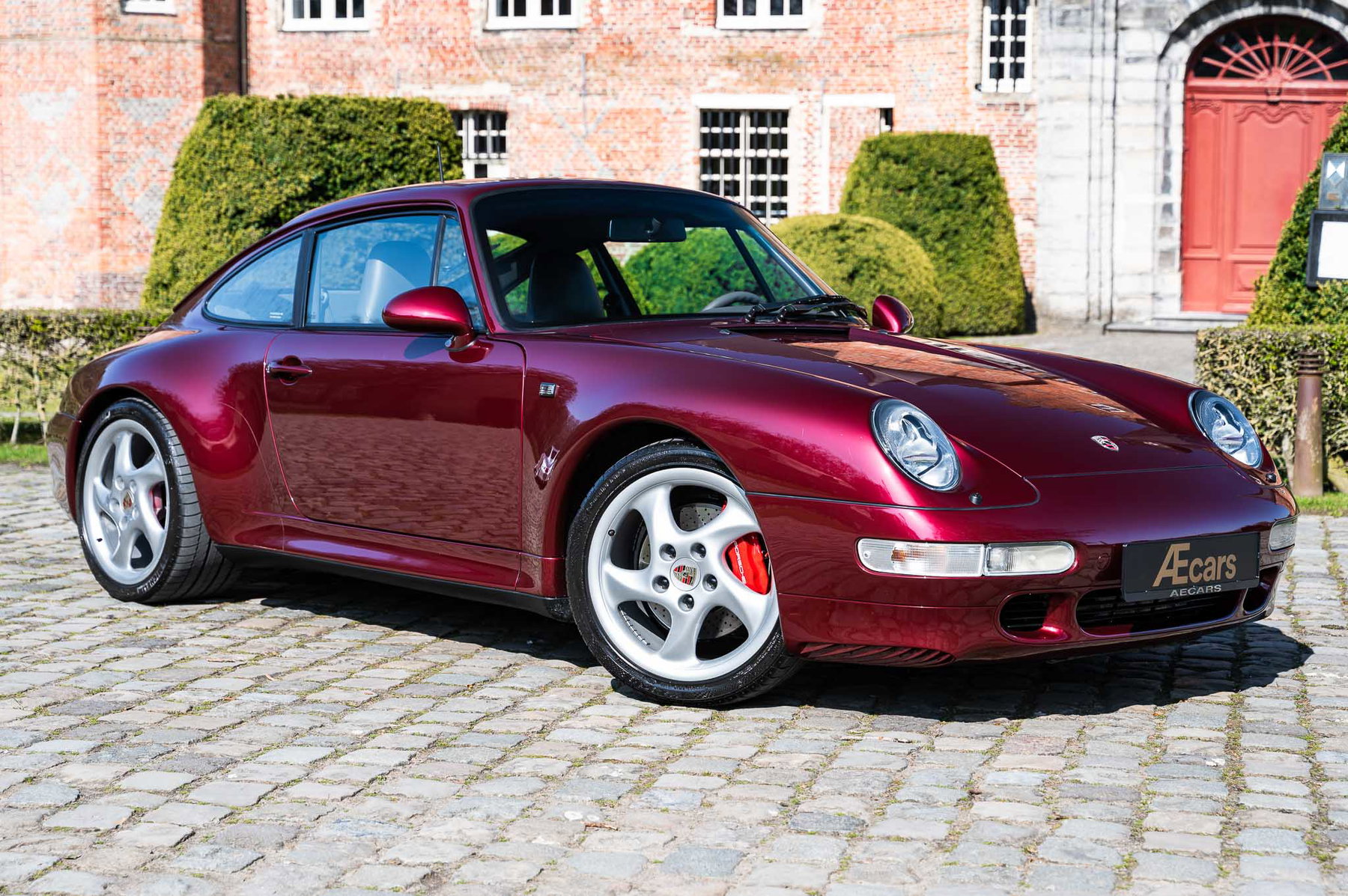 Pearl ボンゴ 赤 Porsche in Arena Red Pearl 84R - Color Overview - elferspot.com