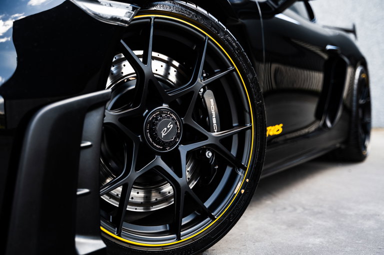 Porsche 718 Cayman GT4 RS