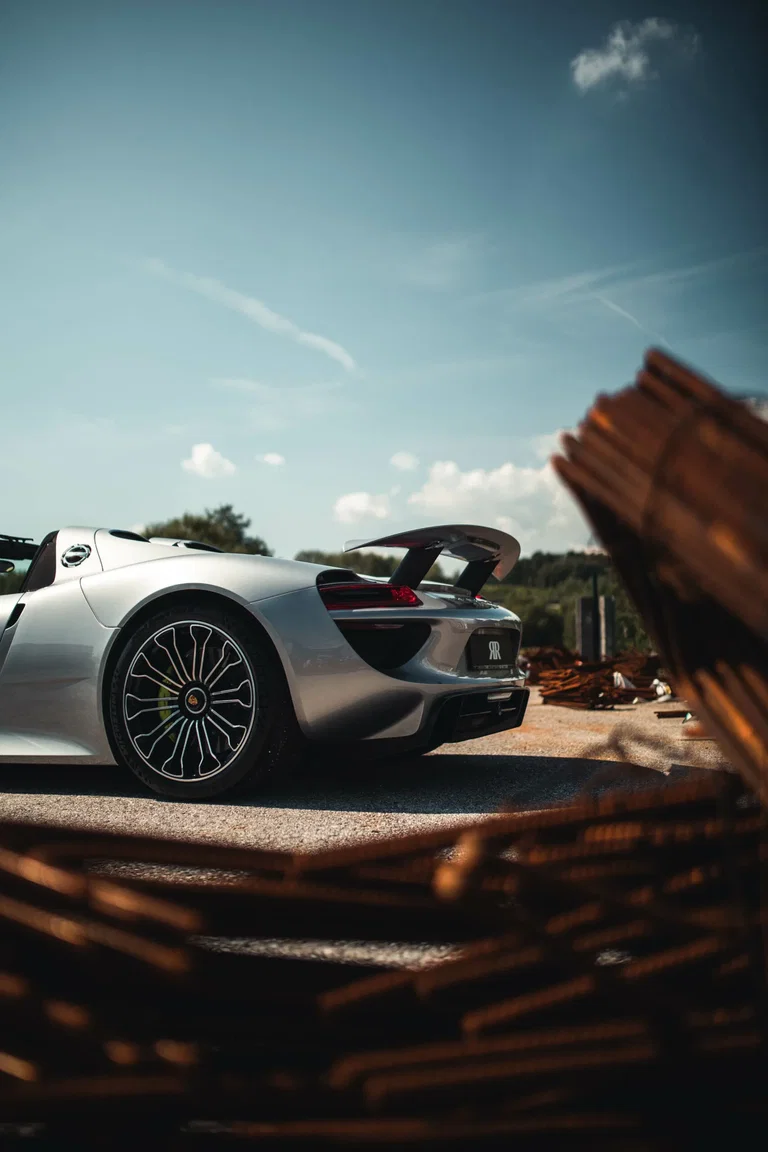 Porsche Silver – Between understatement and motorsport