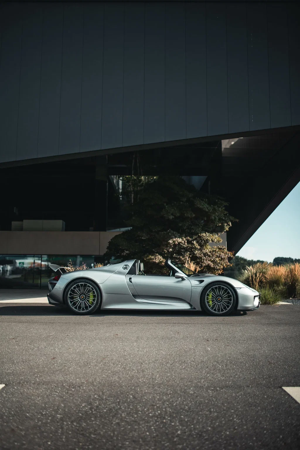 Porsche Silver – Between understatement and motorsport