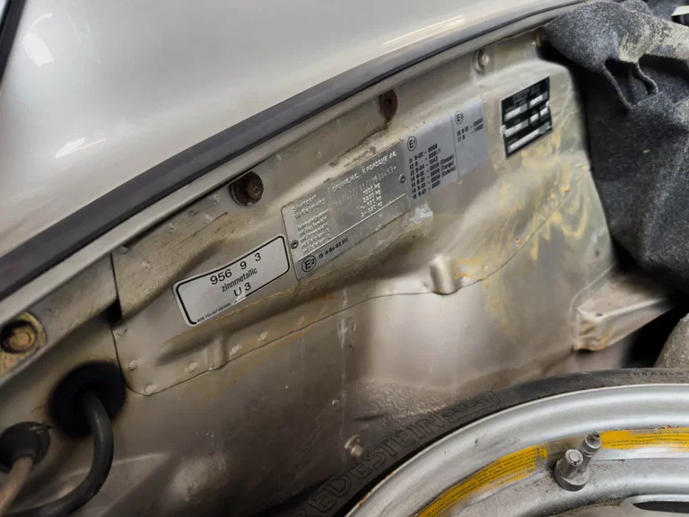 Porsche Silver – Between understatement and motorsport